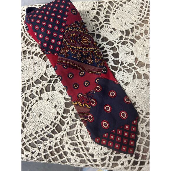 Vintage RARE custom made all silk Robert Talbots tie red blue quilt pattern - Picture 1 of 4